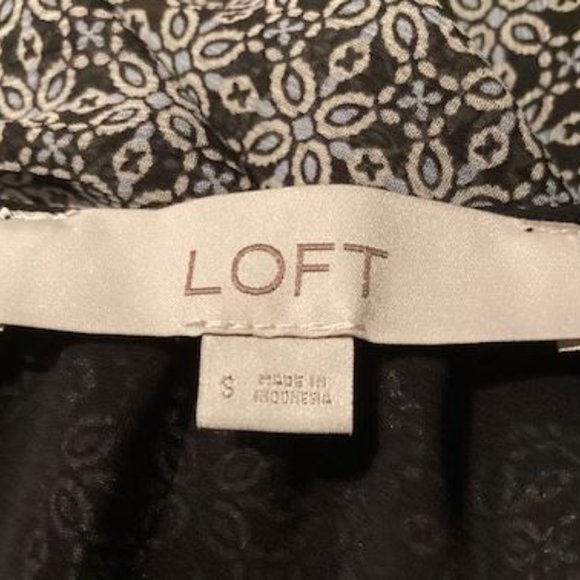 Petite Geo V-Neck Ruffle Blouse - Picture 5 of 6